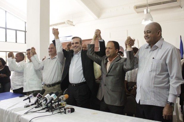 Tres alcaldes del PRD anuncian su respaldo a Luis Abinader