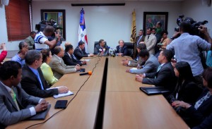 Asociación Bancos y  Pte JCE    29-Abr-2014- 070 (1)