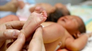 Bebe-recien-nacido-EFE_NACIMA20130701_0078_6