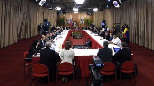 Dialogo-Gobierno-y-oposicion-635