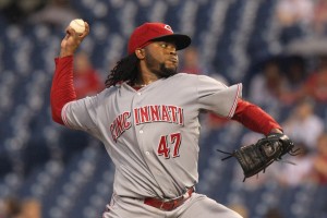 Johnny  Cueto tira blanqueada de tres hits