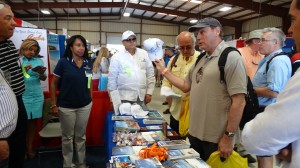 Stand recibe turistas