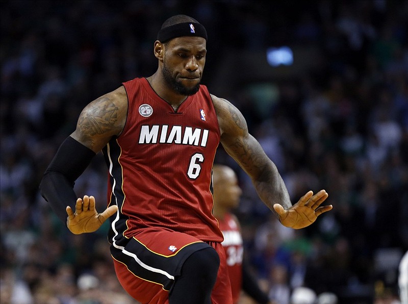 Miami vence a los Bobcats y ponen la serie 2-0 a su favor; LeBron anotó 32 puntos