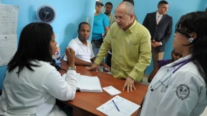 Freddy Hidalgo inspecciona atenciones a pacientes en hospitales de  SC  