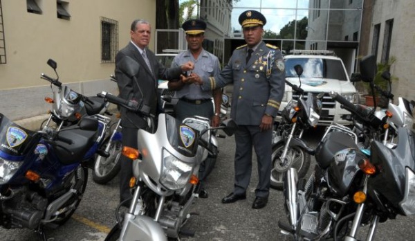 Ministro de Educación dispone reforzamiento de vigilancia policial en escuelas