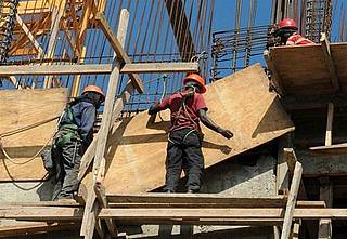 Ministerio de Trabajo aumenta 17%  salario mínimo a trabajadores de albañilería