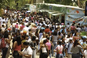 Gran afluencia de personas en la FILRD2014
