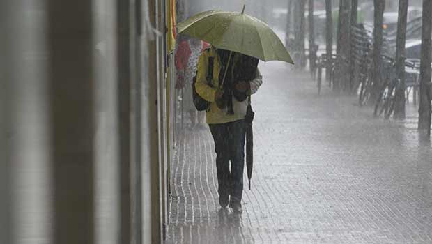 ¡Preparen sus paraguas! Vaguada seguirá provocando lluvias este sábado