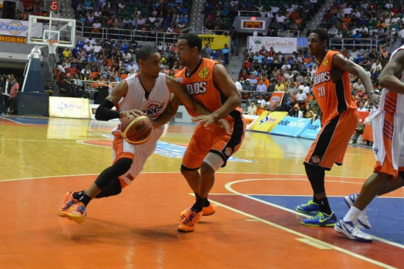 La Liga Nacional de Baloncesto se inaugura esta noche con partidos en La Vega y La Romana