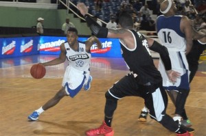 Titanes derrotan a Leones y se van delante en serie semifinal de la LNB
