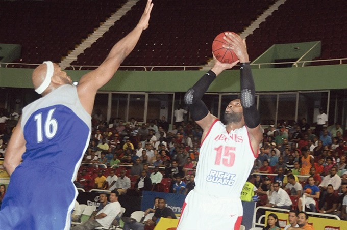 Leones y Reales logran victoria e igualan serie semifinal de la Liga Nacional de Baloncesto