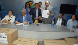 Entregan padron  del PRD
