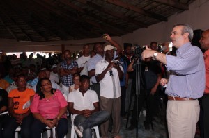 Foto de Luis Abinader durante la juramentacion de la direccion del PRD Mayoritario Barahona 2