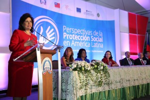 La vicepresidenta Margarita Cedeño de Fernández tuvo a su cargo las palabras centrales del acto.