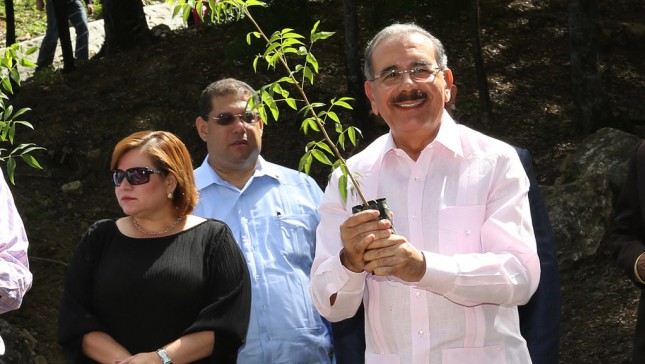 Danilo convoca a familias y comunidades a defender vida en el planeta