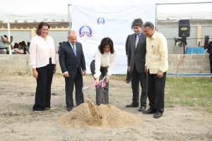 encabezó el inicio de los trabajos de construcción de 24 centros de atención primaria.