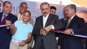 Danilo entrega 44 aulas para Tanda Extendida en Pedernales