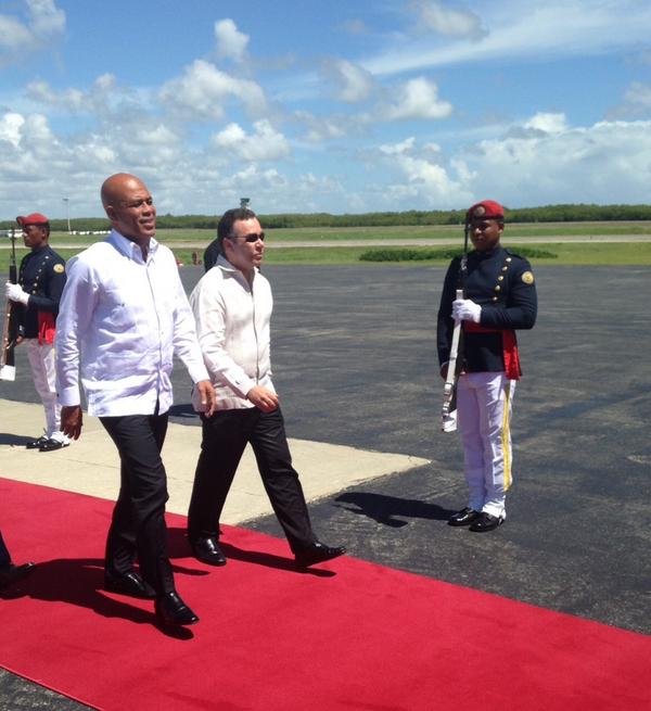 Martelly llega con más de una hora de retraso a reunióncon RD y UE