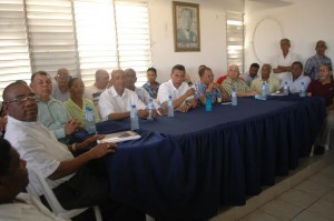 Foto de Guido en acto en SDE en la mesa principal con dirigentes