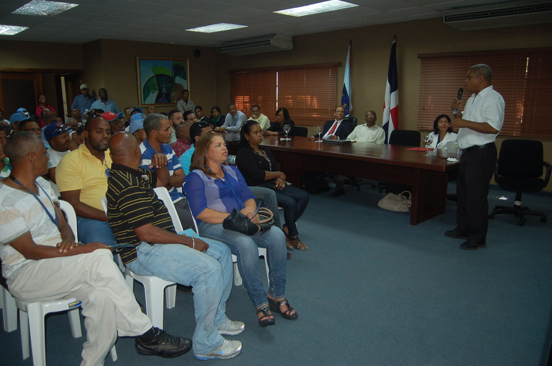 SP y CAASD capacitarán a distribuidores de agua para prevenir dengue y chikungunya