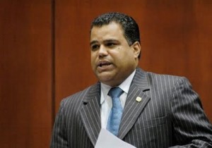 senador-Tommy-Galán-
