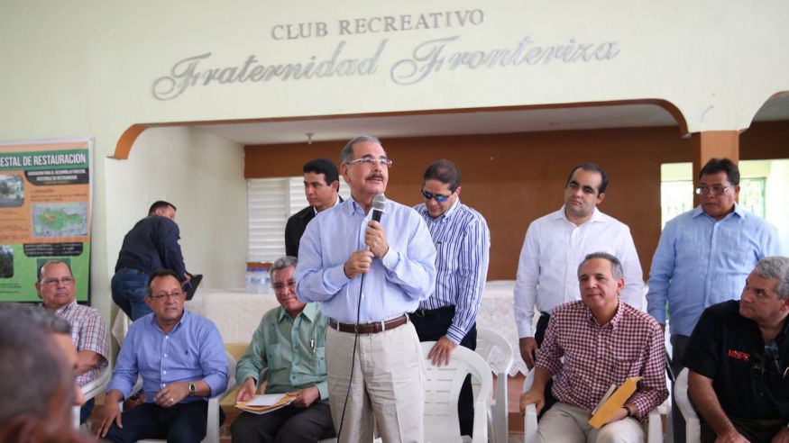 Presidente Medina a productores: “Sean sensatos; esto no es un barril sin fondo”