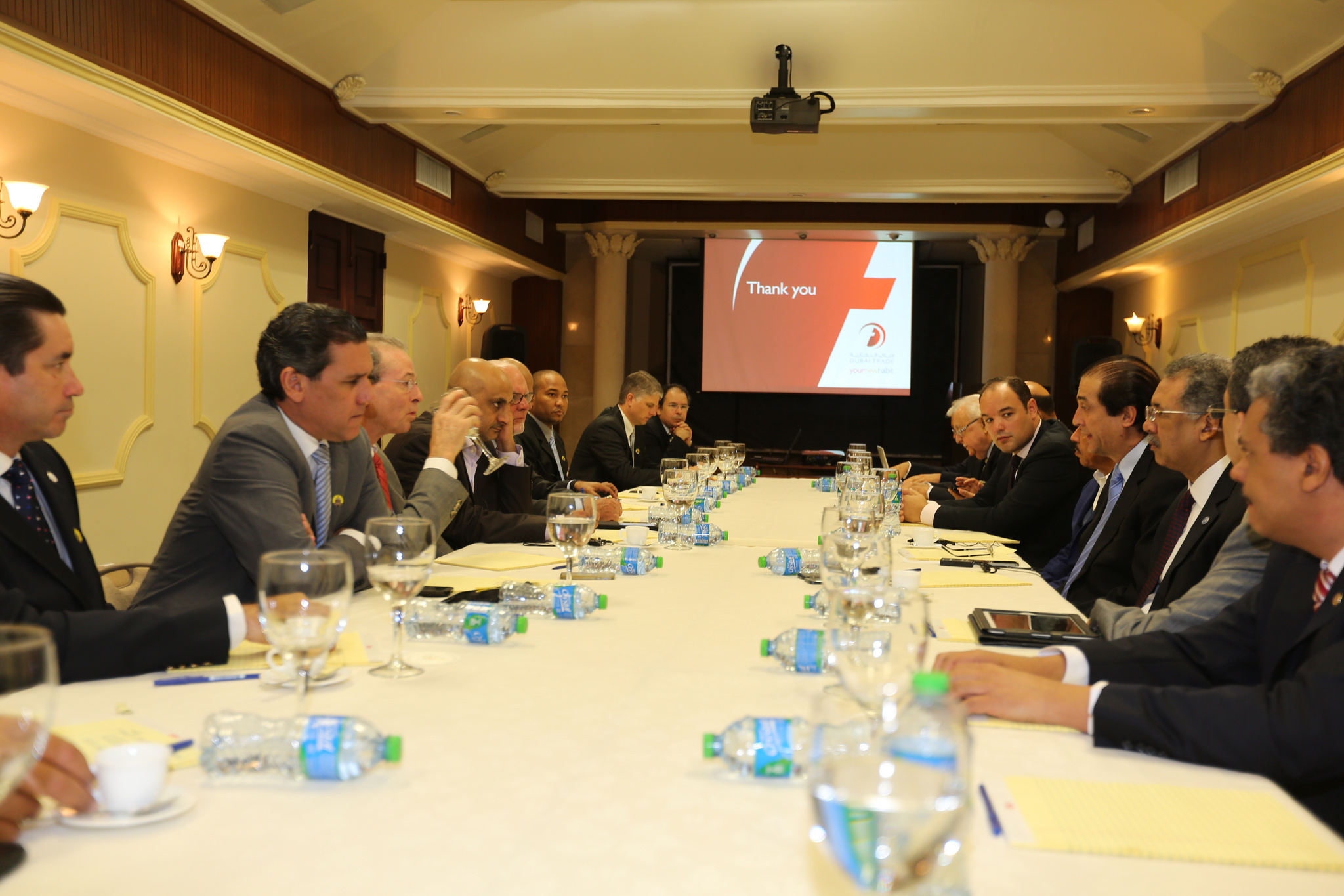 Gobierno recibe empresarios de Dubai interesados en establecer Centro Logístico