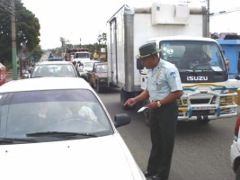 AMET fiscalizó 70 conductores sorprendidos manejando sin cinturones de seguridad y utilizando celulares