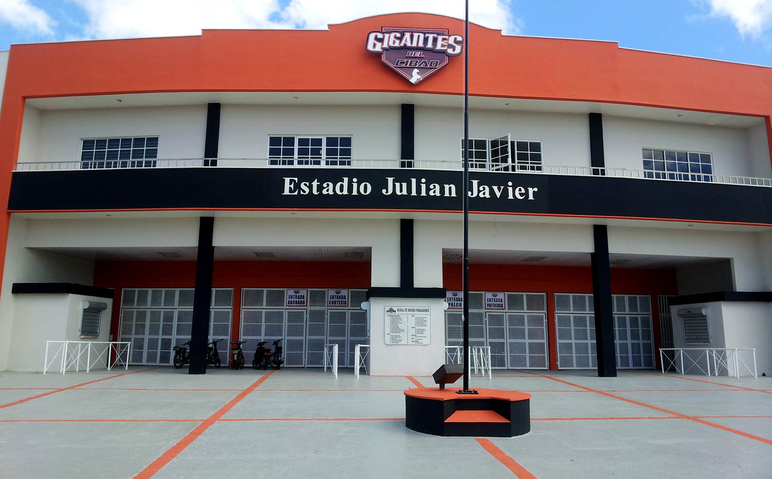 Gigantes del Cibao inician remodelación del Estadio Julián Javier con miras a la próxima temporada
