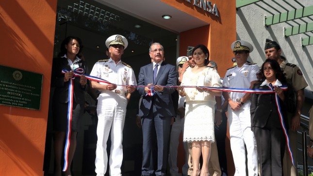 Presidente Medina inaugura centro salud en Ministerio de Defensa