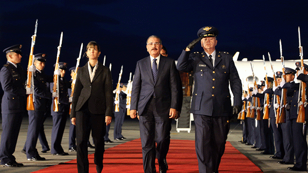 Presidente Medina ya está en Colombia para la toma de posesión de Juan Manuel Santos