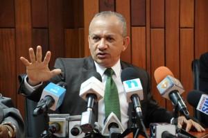 Ministro de Salud: reforzamos vigilancia en puertos y aeropuertos para evitar entrada ébola