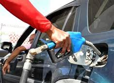 El gobierno baja los precios de los combustibles, excepto el gas natural