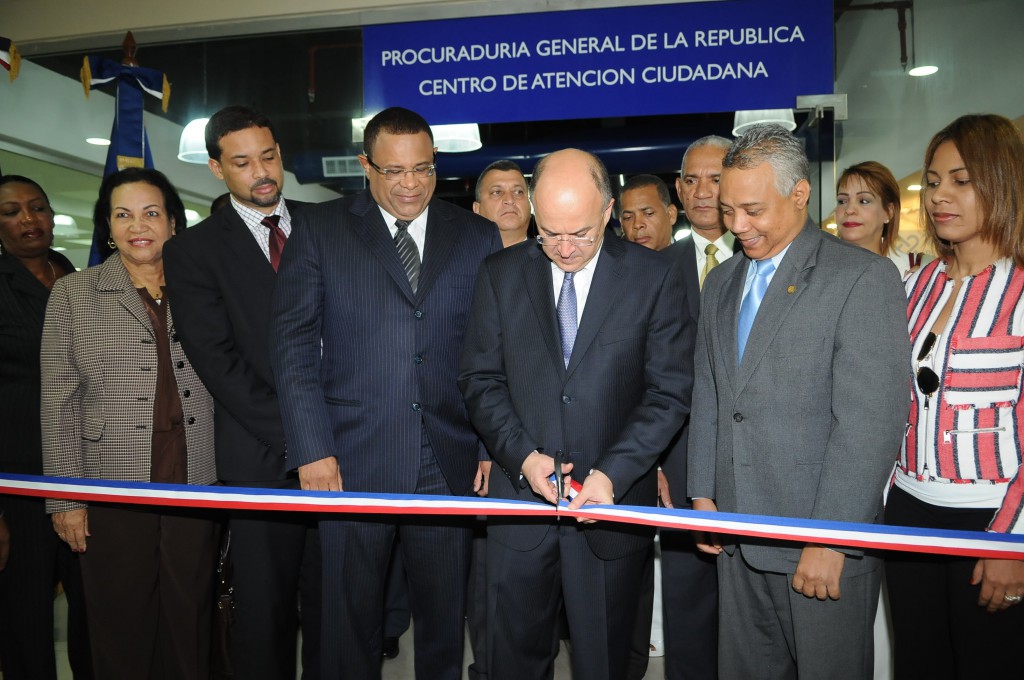 Procurador inaugura Centro Atención al Ciudadano en Malecón Center