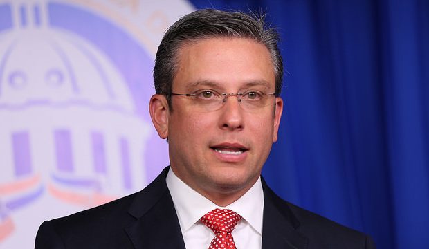 Gobernador Puerto Rico califica de “bandidos y trúhanes” a organizadores de viajes ilegales