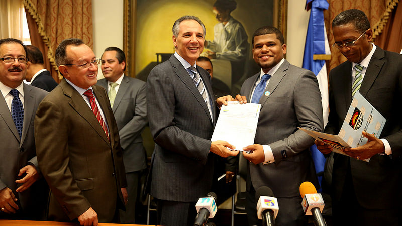 Gobierno entrega RD$41 MM para modernizar proyecto La Vega