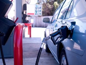 El Gobierno baja precios de los combustibles, excepto el gas natural y GLP