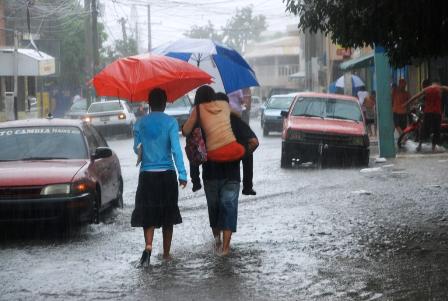 Onamet dice continuarán los aguaceros debido a una vaguada