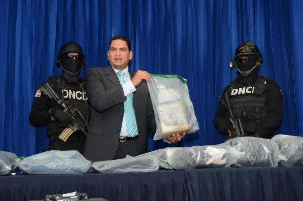 DNCD incauta 10 paquetes de drogas a una peruana en aeropuerto Las Américas