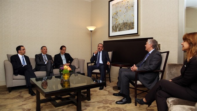 AES presenta al presidente Medina sus planes de expansión en RD