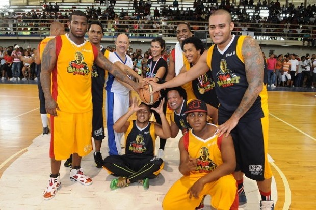 Procurador Domínguez Brito encabeza torneo baloncesto con artistas urbanos y comunicadores promover "Cultura de Paz"
