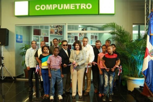 Vicepresidenta inaugura sexto Compumetro en estación María Montez