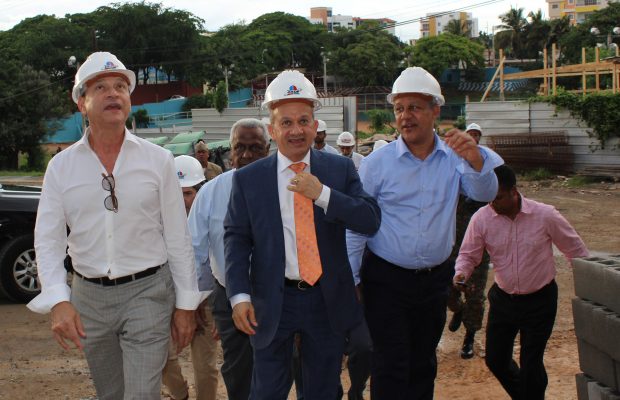 Freddy Hidalgo afirma Gobierno transforma el Darío Contreras en un hospital moderno