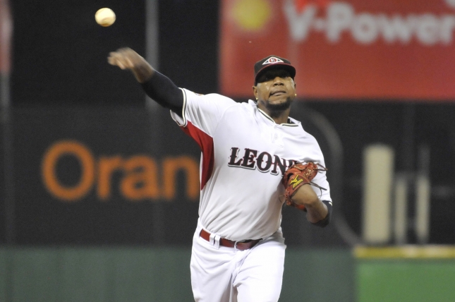 Leones inician la temporada con fuerte pitcheo