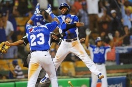 Licey rompa racha negativa tras vencer a las Águilas; Reyes remolcó la carrera del triunfo