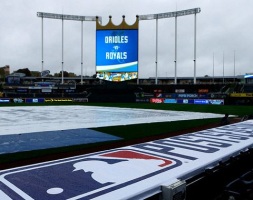 Lluvia impidió que se jugara tercer juego entre Orioles y Kansas