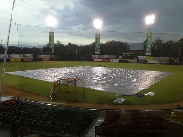 Suspenden por lluvia partido entre Águilas y Gigantes