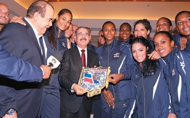 Medina saluda y agradece a selección de Voleibol por posición lograda