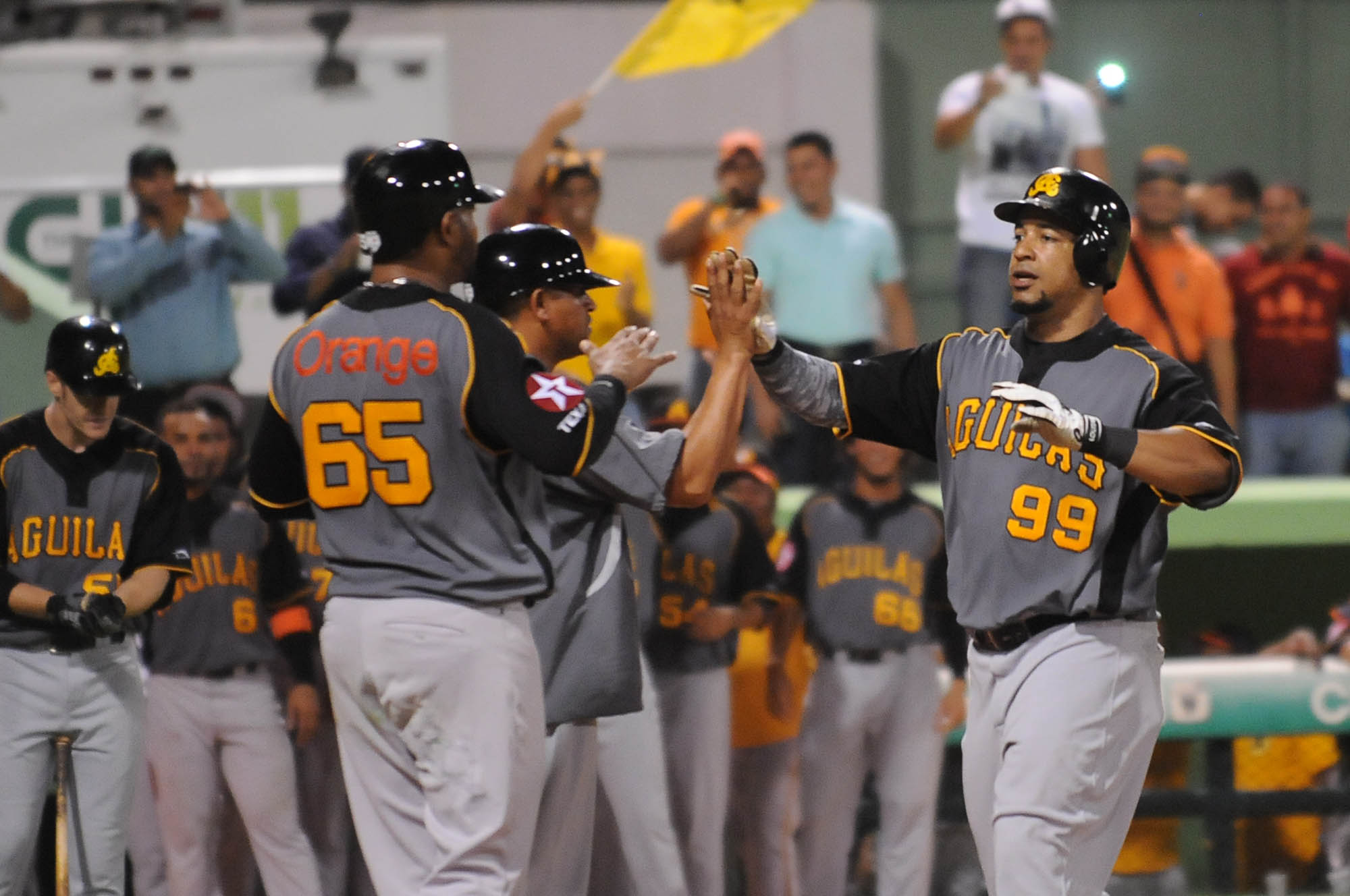 Marte pega grand slam en victoria de Águilas; Manny da jonrón y remolca tres
