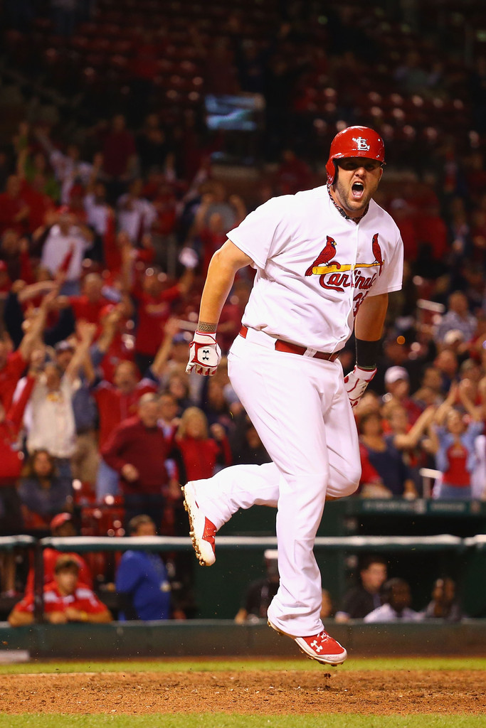 Jonrón de Adams lleva a los Cardenales a Serie de Campeonato de Liga Nacional